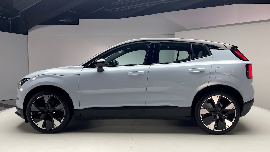 2025 Porsche Macan Electric — Full Review: Range, Charging, Performance & Tech